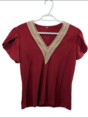 2/22$ Women's V-Neck Crochet Trim Top - Burgundy